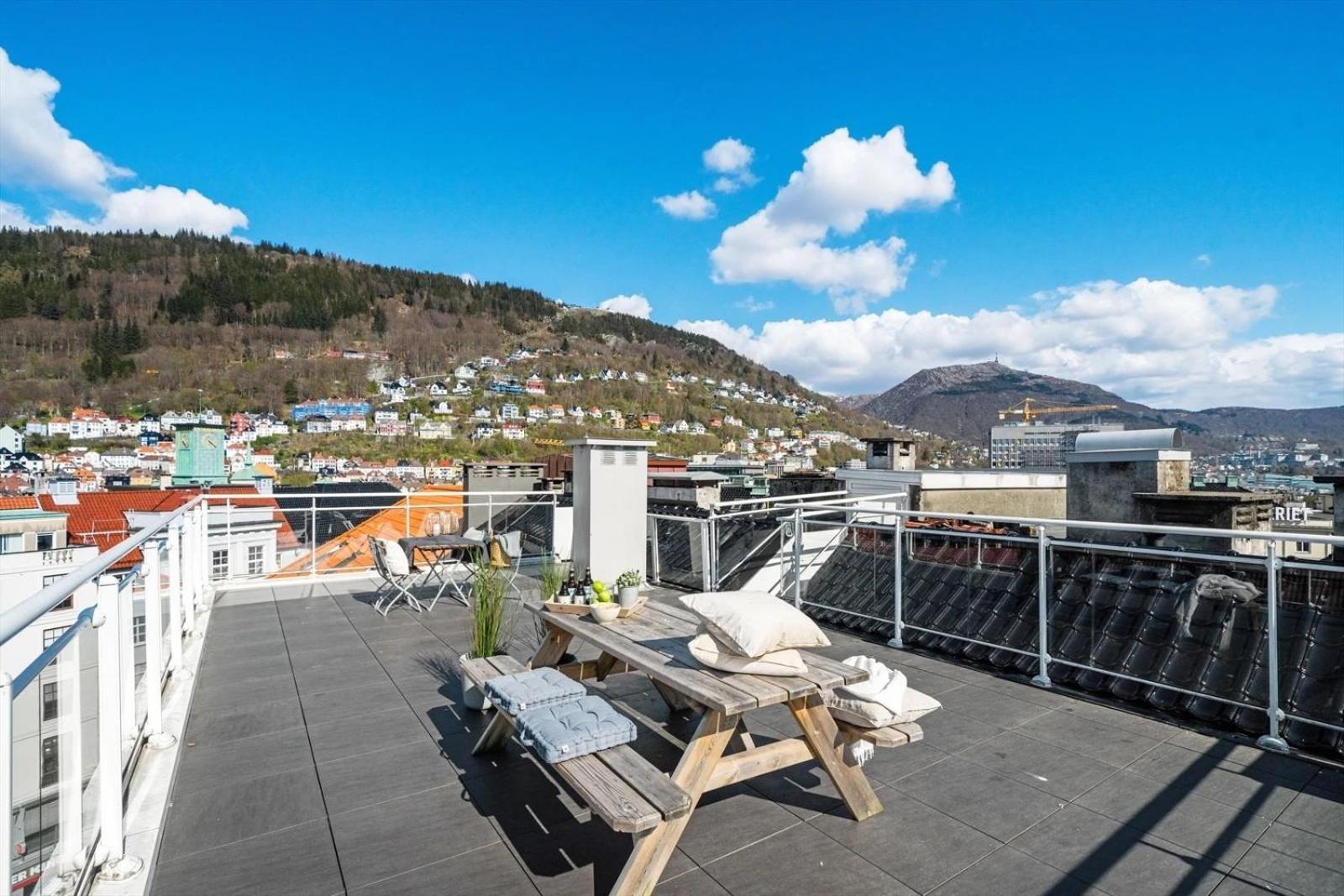 Modern In Centre Apartment